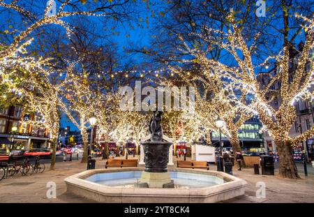 Weihnachtsbeleuchtung am Sloane Square London, Großbritannien Stockfoto