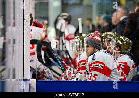 Linz, Österreich. Dezember 2024. LINZ, ÖSTERREICH - 6. DEZEMBER: Gianluca Vallini von HCB Suedtirol Alperia während des zweitägigen EISHOCKEY League-Spiels zwischen Steinbach Black Wings Linz und HCB Suedtirol Alperia in der Linz AG Arena am 6. Dezember 2024 in Linz, Österreich.241206 SEPA 20 073 - 20241206 PD10817 Credit: APA-PictureDesk/Alamy Live News Stockfoto