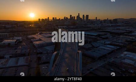 25. MÄRZ 2023, LOS ANGELES, CA., USA - die neue 6th State Bridge führt von East LA in die Innenstadt von Los Angeles, CA. Stockfoto