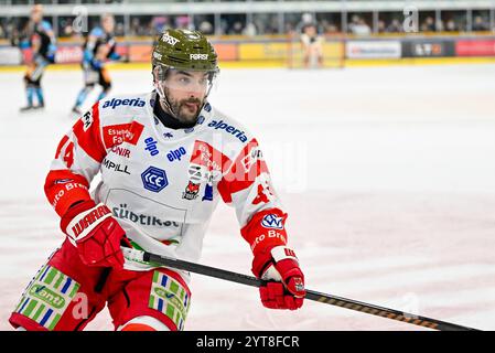 Linz, Österreich. Dezember 2024. LINZ, ÖSTERREICH - 6. DEZEMBER: Scott Valentine von HCB Suedtirol Alperia während des zweitägigen EISHOCKEY League-Spiels zwischen Steinbach Black Wings Linz und HCB Suedtirol Alperia in der Linz AG Arena am 6. Dezember 2024 in Linz, Österreich.241206 SEPA 20 059 - 20241206 PD10861 Credit: APA-PictureDesk/Alamy Live News Stockfoto