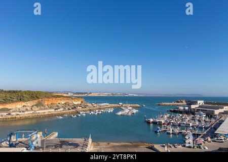 Hafen bei Cabo Roche in Andalusien, Spanien. Stockfoto