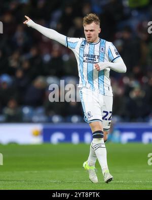 Tommy Conway von Middlesbrough gibt seinem Team Anweisungen während des Sky Bet Championship Matches Burnley gegen Middlesbrough in Turf Moor, Burnley, Großbritannien, 6. Dezember 2024 (Foto: Alfie Cosgrove/News Images) Stockfoto