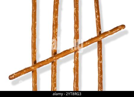 Nahaufnahme einiger Salzstäbchen im Licht zurück Stockfoto