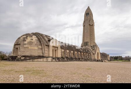 Das Douaumont-Ossarium, ein Denkmal in der Nähe von Verdun in Frankreich Stockfoto