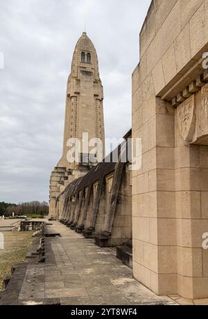 Landschaft rund um das Douaumont-Ossarium, ein Denkmal in der Nähe von Verdun in Frankreich Stockfoto