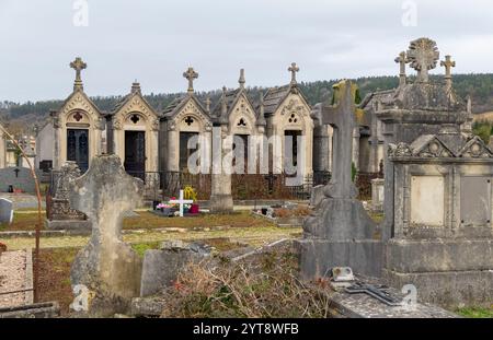 Impressionen auf dem Friedhof in Verdun, einer Großstadt im Département Maas in Grand Est, Nordostfrankreich. Sie ist bekannt dafür, dass sie einer großen Schlacht im Ersten Weltkrieg ihren Namen gab. Stockfoto