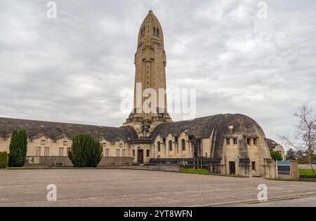 Das Douaumont-Ossarium, ein Denkmal in der Nähe von Verdun in Frankreich Stockfoto