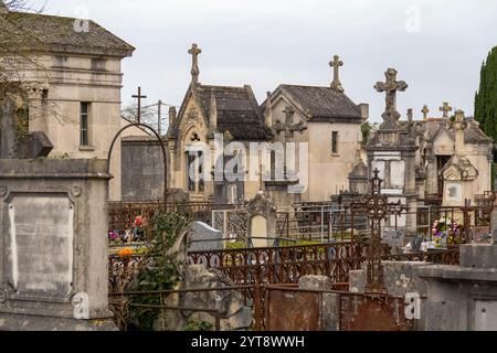 Impressionen auf dem Friedhof in Verdun, einer Großstadt im Département Maas in Grand Est, Nordostfrankreich. Sie ist bekannt dafür, dass sie einer großen Schlacht im Ersten Weltkrieg ihren Namen gab. Stockfoto