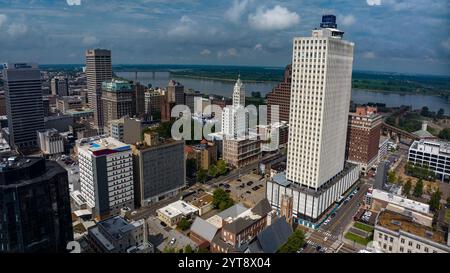 7. JULI 2023, MEMPHIS, TN., USA – Memphis Skyline aus der Luft Stockfoto