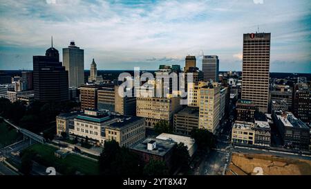 7. JULI 2023, MEMPHIS, TN., USA – Memphis Skyline aus der Luft Stockfoto