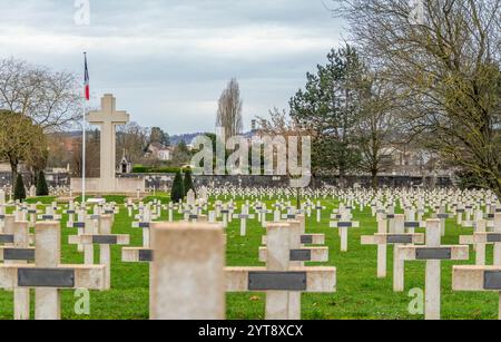 Eindruck rund um den Militärfriedhof in Verdun, einer Großstadt im Département Maas in Grand Est, Nordostfrankreich Stockfoto