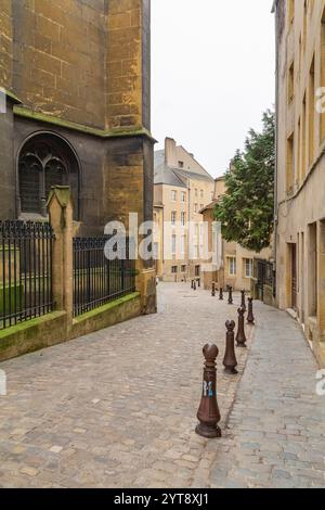 Eindruck einer Stadt namens Metz, die sich im Winter in der Region Lothringen in Frankreich befindet Stockfoto