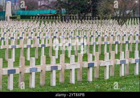 Eindruck rund um den Militärfriedhof in Verdun, einer Großstadt im Département Maas in Grand Est, Nordostfrankreich Stockfoto