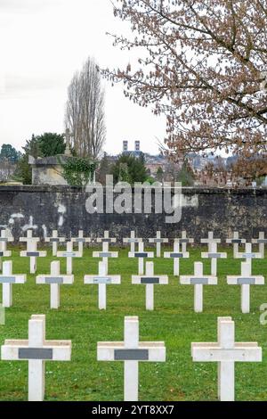 Eindruck rund um den Militärfriedhof in Verdun, einer Großstadt im Département Maas in Grand Est, Nordostfrankreich Stockfoto