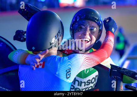 Die irische Lara Gillespie, die den Sieg in der Ausscheidungsrunde der Frauen gewinnt, würdigt Sarah Van Dam der Canada UCI Track Champions League im Lee Valley VeloPark, London, England am 6. Dezember 2024. Foto von Phil Hutchinson. Nur redaktionelle Verwendung, Lizenz für kommerzielle Nutzung erforderlich. Keine Verwendung bei Wetten, Spielen oder Publikationen eines einzelnen Clubs/einer Liga/eines Spielers. Quelle: UK Sports Pics Ltd/Alamy Live News Stockfoto