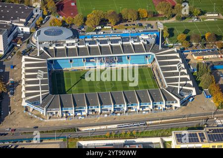 Luftaufnahme, Vonovia Ruhrstadion und Bundesligastadion des VfL Bochum 1848, Tribüne und verstreute Zuschauer, Rundsporthalle, Grumme Stockfoto