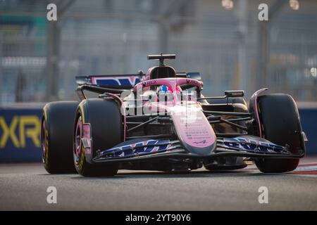 Yas Marina, Rieti, Abu Dhabi. Dezember 2024. Esteban Ocon (FRA) - Alpine F1 Team - Alpine A524 - Renault während der Freitagssitzung der Formel 1 Etihad Airways Abu Dhabi Grand Prix 2024, Yas Marina, Abu Dhabi 6-8. Dezember 2024 (Credit Image: © Alessio de Marco/ZUMA Press Wire) NUR REDAKTIONELLE VERWENDUNG! Nicht für kommerzielle ZWECKE! Stockfoto