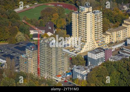 Luftaufnahme, RUB Ruhr-Universität Bochum, Unicenter Hochhaus, Baustelle mit Gerüst am Unicenter, Waldschule elementar sch Stockfoto