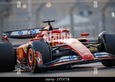 Yas Marina, Rieti, Abu Dhabi. Dezember 2024. Charles Leclerc (MON) - Scuderia Ferrari - Ferrari SF-24 - Ferrari während der Freitagssitzung der Formel 1 Etihad Airways Abu Dhabi Grand Prix 2024, Yas Marina, Abu Dhabi 6-8. Dezember 2024 (Bild: © Alessio de Marco/ZUMA Press Wire) NUR REDAKTIONELLE VERWENDUNG! Nicht für kommerzielle ZWECKE! Stockfoto