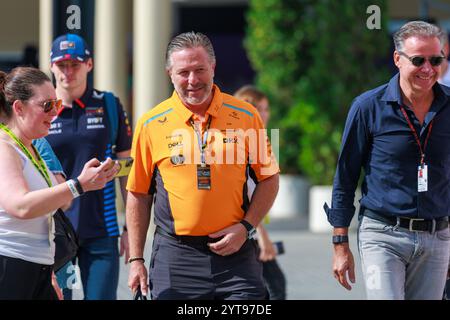 Yas Marina, Rieti, Abu Dhabi. Dezember 2024. Zak Brown (USA) - CEO McLaren Racing während der Freitagssitzung des Formel 1 Etihad Airways Abu Dhabi Grand Prix 2024, Yas Marina, Abu Dhabi 6-8. Dezember 2024 (Bild: © Alessio de Marco/ZUMA Press Wire) NUR ZUR REDAKTIONELLEN VERWENDUNG! Nicht für kommerzielle ZWECKE! Stockfoto