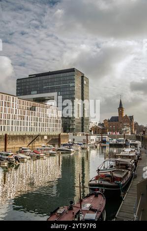 Kranhaus im Rheinauhafen Stockfoto