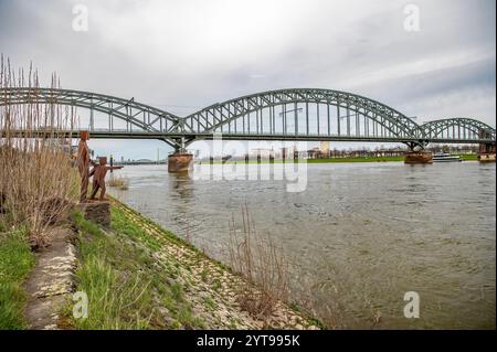 Südbrücke über den Rhein Stockfoto