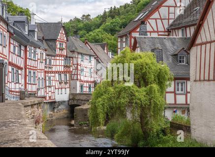Fachwerkidylle im Elzbachtal bei Monreal Stockfoto