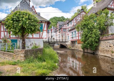 Fachwerkdorf Monreal in der vulkanischen Eifel Stockfoto