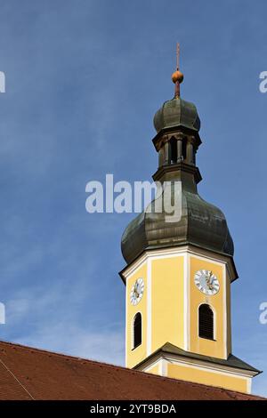 Turm der Pfarrkirche St. Elisabeth, Blaibach, Oberpfalz Stockfoto