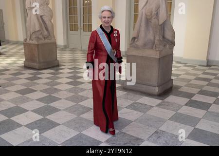 Kopenhagen, Kopenhagen, Dänemark. Dezember 2024. Prinzessin Benedikte kommt beim Staatsbankett im Schloss Christiansborg an, als König Frederik X und Königin Maria von Dänemark den ägyptischen Präsidenten Abdel Fatah al-Sisi bei seinem Staatsbesuch in Dänemark am Freitag, 6. Dezember 2024 empfangen (Foto: © Kristian Tuxen Ladegaard Berg/ZUMA Press Wire). Nicht für kommerzielle ZWECKE! Quelle: ZUMA Press, Inc./Alamy Live News Stockfoto