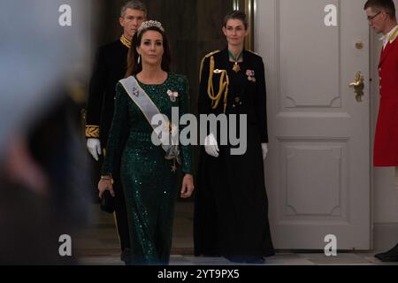 Kopenhagen, Kopenhagen, Dänemark. Dezember 2024. Prinzessin Marie kommt beim Staatsbankett im Schloss Christiansborg an, als König Frederik X und Königin Maria von Dänemark den ägyptischen Präsidenten Abdel Fatah al-Sisi bei seinem Staatsbesuch in Dänemark am Freitag, 6. Dezember 2024 empfangen (Foto: © Kristian Tuxen Ladegaard Berg/ZUMA Press Wire). Nicht für kommerzielle ZWECKE! Quelle: ZUMA Press, Inc./Alamy Live News Stockfoto