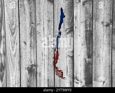 Karte und Flagge von Chile auf verwittertem Holz Stockfoto