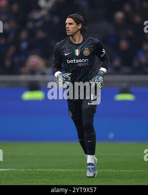 Mailand, Italien. Dezember 2024. Yann Sommer vom FC Internazionale während des Spiels der Serie A bei Giuseppe Meazza, Mailand. Der Bildnachweis sollte lauten: Jonathan Moscrop/Sportimage Credit: Sportimage Ltd/Alamy Live News Stockfoto