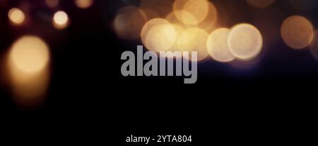 Dunkle Panorama mit goldenen Lichter und Bokeh für einen festlichen Anlass Stockfoto