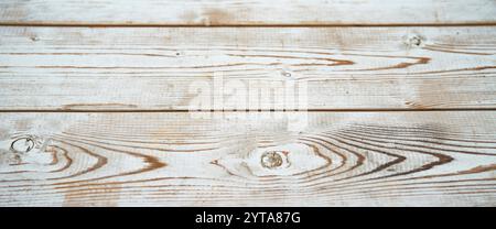 Weiße gekalkte Holzdielen. Hintergrund mit Holzstruktur und horizontalen Brettern. Stockfoto