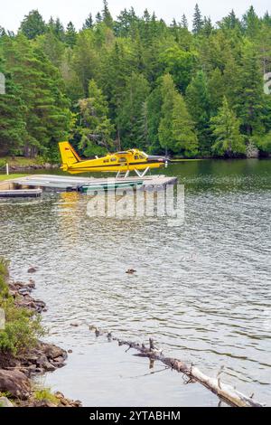 Ontario Ministry of Natural Resources de Havilland Canada DHC-2 Mk. III Turbo Beaver dockte am Smoke Lake im Algonquin Provincial Park an. Stockfoto