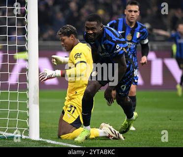 Mailand, Italien. Dezember 2024. Marcus Thuram (Front) feiert sein Tor während eines Fußballspiels der Serie A zwischen Inter Mailand und Parma am 6. Dezember 2024 in Mailand. Quelle: Alberto Lingria/Xinhua/Alamy Live News Stockfoto