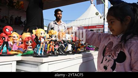 Neu-Delhi, Indien. Dezember 2024. NEW DELHI, INDIEN - 6. DEZEMBER: Menschen, die als Comic-Charaktere auf der Delhi Comic Con 2024 auf dem NSIC Exhibition Grounds Okhla am 6. Dezember 2024 in New Delhi, Indien, gekleidet sind. (Foto: Sonu Mehta/Hindustan Times/SIPA USA) Credit: SIPA USA/Alamy Live News Stockfoto