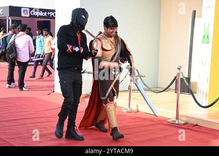 Neu-Delhi, Indien. Dezember 2024. NEW DELHI, INDIEN - 6. DEZEMBER: Menschen, die als Comic-Charaktere auf der Delhi Comic Con 2024 auf dem NSIC Exhibition Grounds Okhla am 6. Dezember 2024 in New Delhi, Indien, gekleidet sind. (Foto: Sonu Mehta/Hindustan Times/SIPA USA) Credit: SIPA USA/Alamy Live News Stockfoto