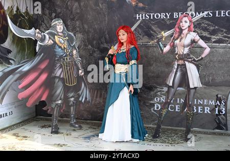 Neu-Delhi, Indien. Dezember 2024. NEW DELHI, INDIEN - 6. DEZEMBER: Menschen, die als Comic-Charaktere auf der Delhi Comic Con 2024 auf dem NSIC Exhibition Grounds Okhla am 6. Dezember 2024 in New Delhi, Indien, gekleidet sind. (Foto: Sonu Mehta/Hindustan Times/SIPA USA) Credit: SIPA USA/Alamy Live News Stockfoto