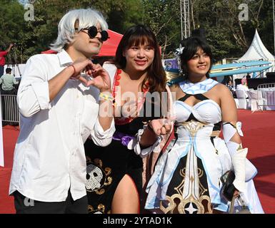 Neu-Delhi, Indien. Dezember 2024. NEW DELHI, INDIEN - 6. DEZEMBER: Menschen, die als Comic-Charaktere auf der Delhi Comic Con 2024 auf dem NSIC Exhibition Grounds Okhla am 6. Dezember 2024 in New Delhi, Indien, gekleidet sind. (Foto: Sonu Mehta/Hindustan Times/SIPA USA) Credit: SIPA USA/Alamy Live News Stockfoto