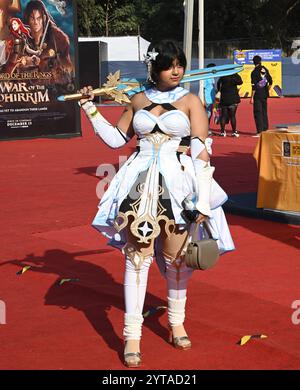 Neu-Delhi, Indien. Dezember 2024. NEW DELHI, INDIEN - 6. DEZEMBER: Menschen, die als Comic-Charaktere auf der Delhi Comic Con 2024 auf dem NSIC Exhibition Grounds Okhla am 6. Dezember 2024 in New Delhi, Indien, gekleidet sind. (Foto: Sonu Mehta/Hindustan Times/SIPA USA) Credit: SIPA USA/Alamy Live News Stockfoto