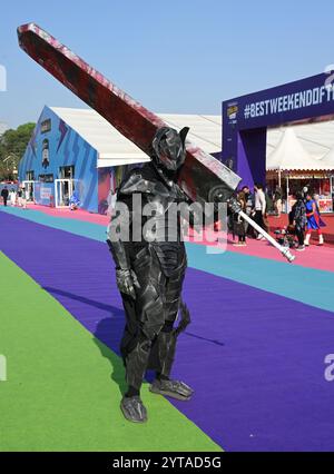 Neu-Delhi, Indien. Dezember 2024. NEW DELHI, INDIEN - 6. DEZEMBER: Menschen, die als Comic-Charaktere auf der Delhi Comic Con 2024 auf dem NSIC Exhibition Grounds Okhla am 6. Dezember 2024 in New Delhi, Indien, gekleidet sind. (Foto: Sonu Mehta/Hindustan Times/SIPA USA) Credit: SIPA USA/Alamy Live News Stockfoto