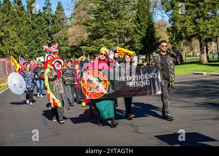 Die Red Phoenix Rising Group beim jährlichen Lunar New Year („Tet“ in der vietnamesischen Kultur). Die philippinische Gruppe wird von Little Manila Rising gesponsert. Stockfoto