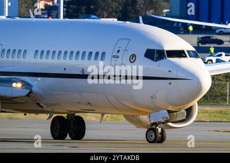 Everett, WA, USA - 4. Dezember 2024; US Marshals Service Boeing 737-700 Registrierung N738A Nase Nahaufnahme Stockfoto