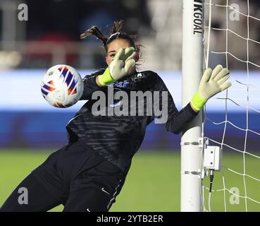 Cary, Usa. Dezember 2024. Duke Goalie Leah Freeman (0) spart im Halbfinale des Women's Soccer College Cup am Freitag, den 6. Dezember 2024 im WakeMed Soccer Park in Cary, North Carolina. Foto von Mike Zarrilli/UPI Credit: UPI/Alamy Live News Stockfoto