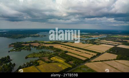 27. APRIL 2023, SAINT MICHAELS, EASTERN SHORE MARYLAND - USA - aus der Vogelperspektive der kleinen Fischerstadt Chesepeake Bay, Oxford mit gepflegten Farmfeldern, Eastern Shore, Maryland Stockfoto