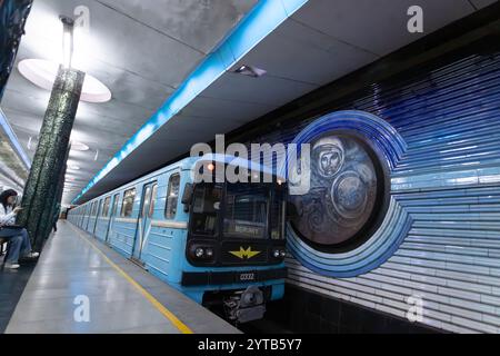 Taschkent, Ukbekistan, 5. Oktober 2024: Kosmonavtlar ist eine Raumfahrtstation der Taschkent Metro. Es ehrt sowjetische Kosmonauten Stockfoto