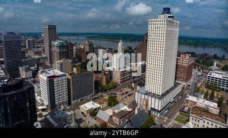 7. JULI 2023, MEMPHIS, TN., USA – Memphis Skyline aus der Luft Stockfoto