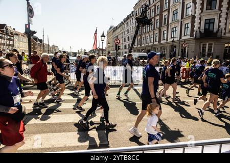 Kopenhagen, Dänemark. Mai 2024. One Mile Run während des Royal Run in Kopenhagen und bei Frederiksberg. (Foto: Kristian Tuxen Ladegaard Berg/SOPA Images/SIPA USA) Credit: SIPA USA/Alamy Live News Stockfoto